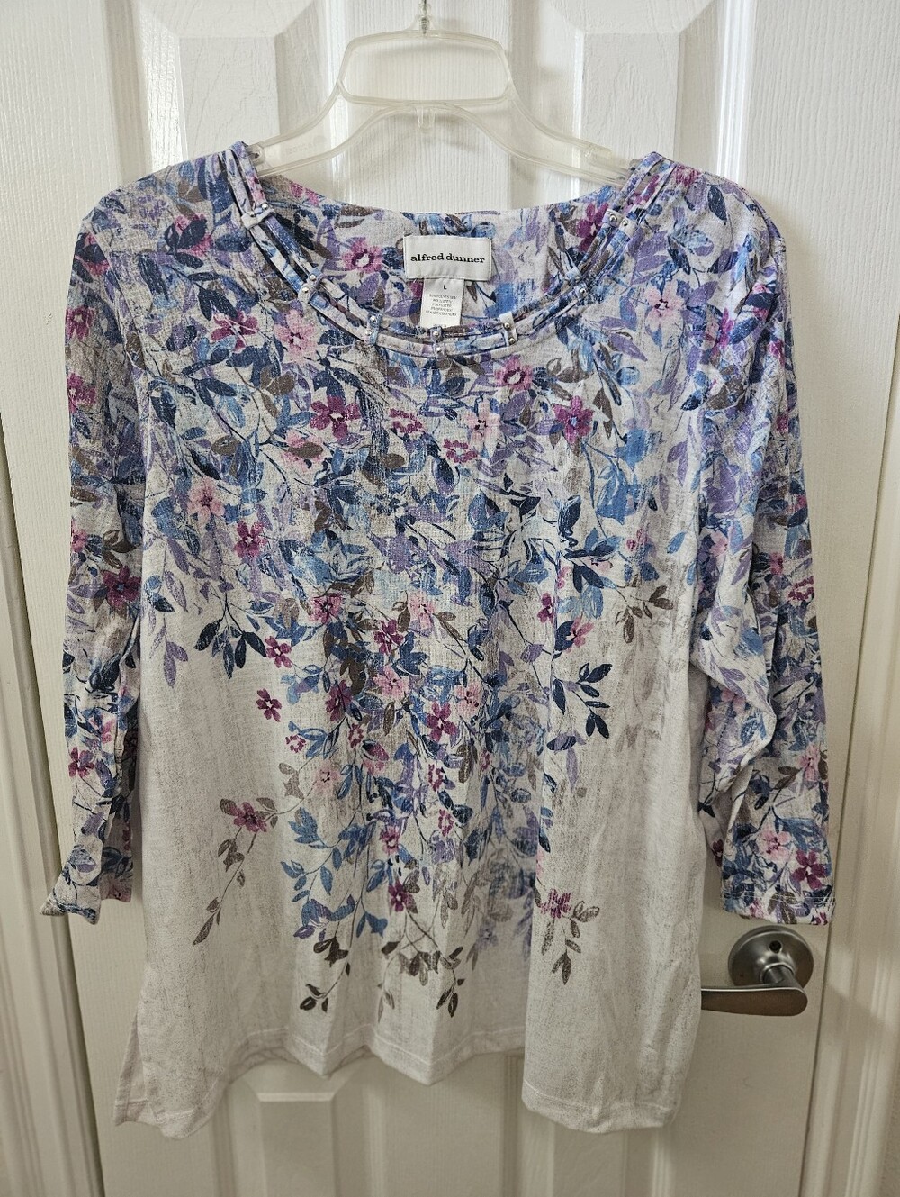 Alfred Dunner L 3/4 Sleeve Lightweight Top with Silver Sequins Around Neck